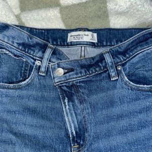 Never worn 90’s straight ultra- high rise jean